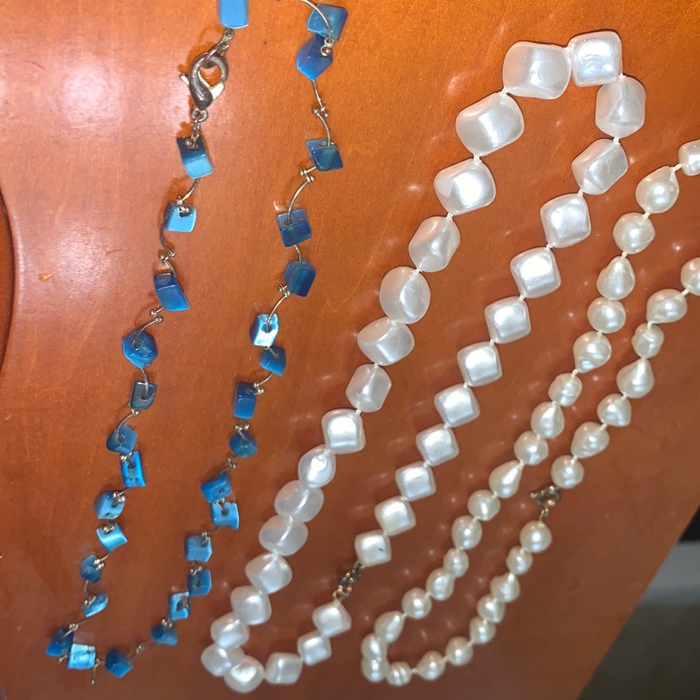 Random jewelry necklaces pearls!!